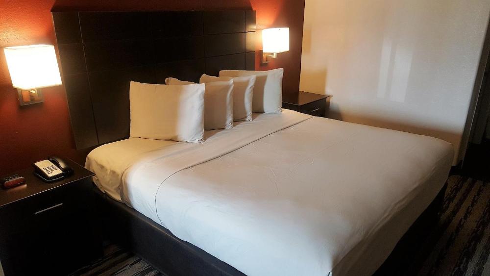 Superior King Room Smoking interior